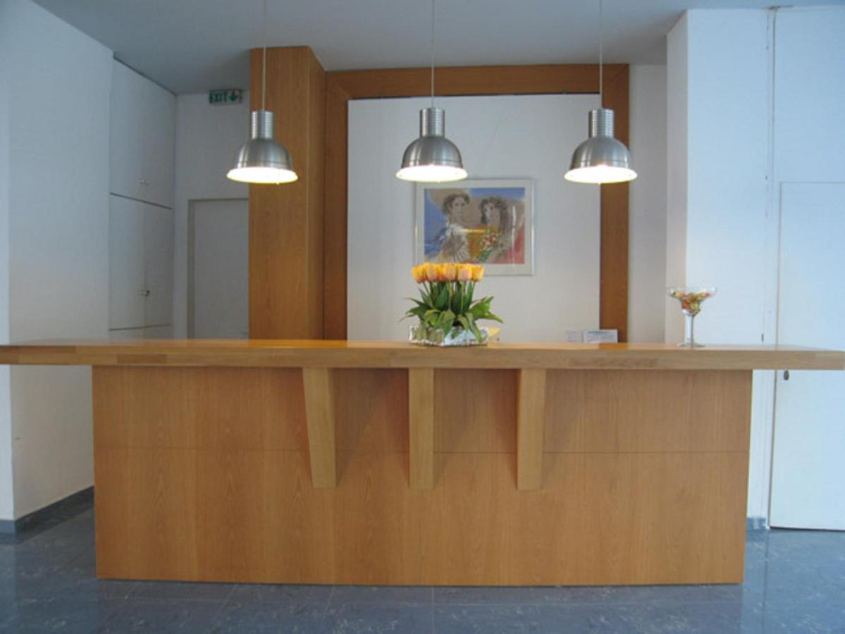Hotel Sissy Kamena Vourla Buitenkant foto