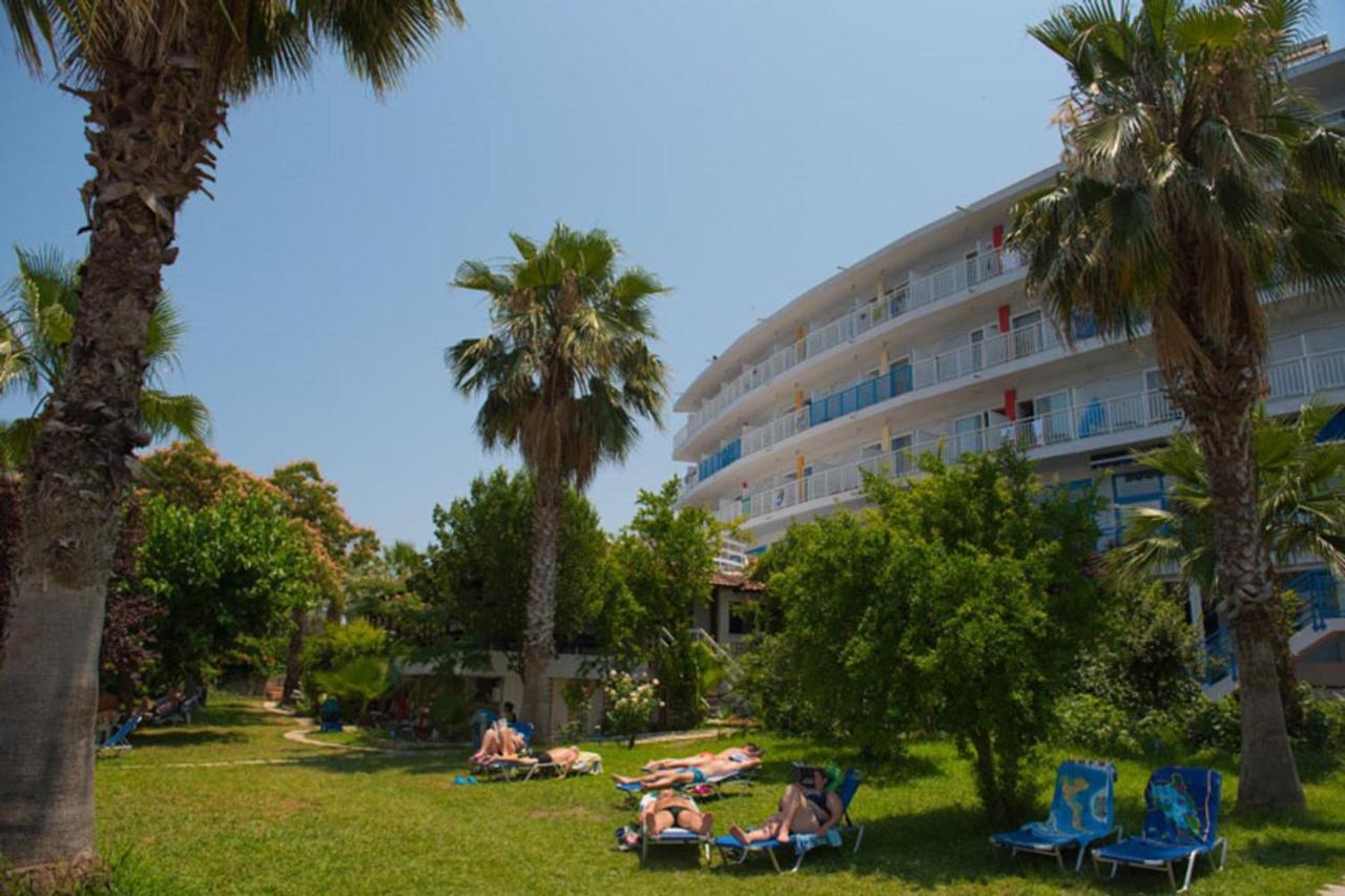 Hotel Sissy Kamena Vourla Buitenkant foto