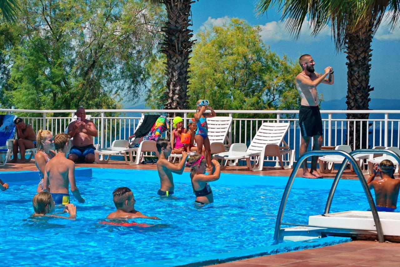 Hotel Sissy Kamena Vourla Buitenkant foto