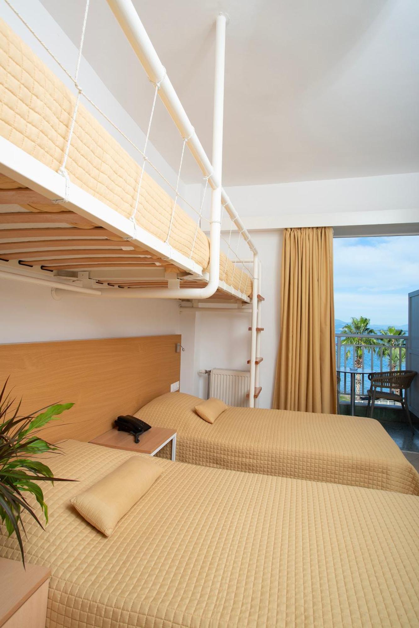 Hotel Sissy Kamena Vourla Buitenkant foto
