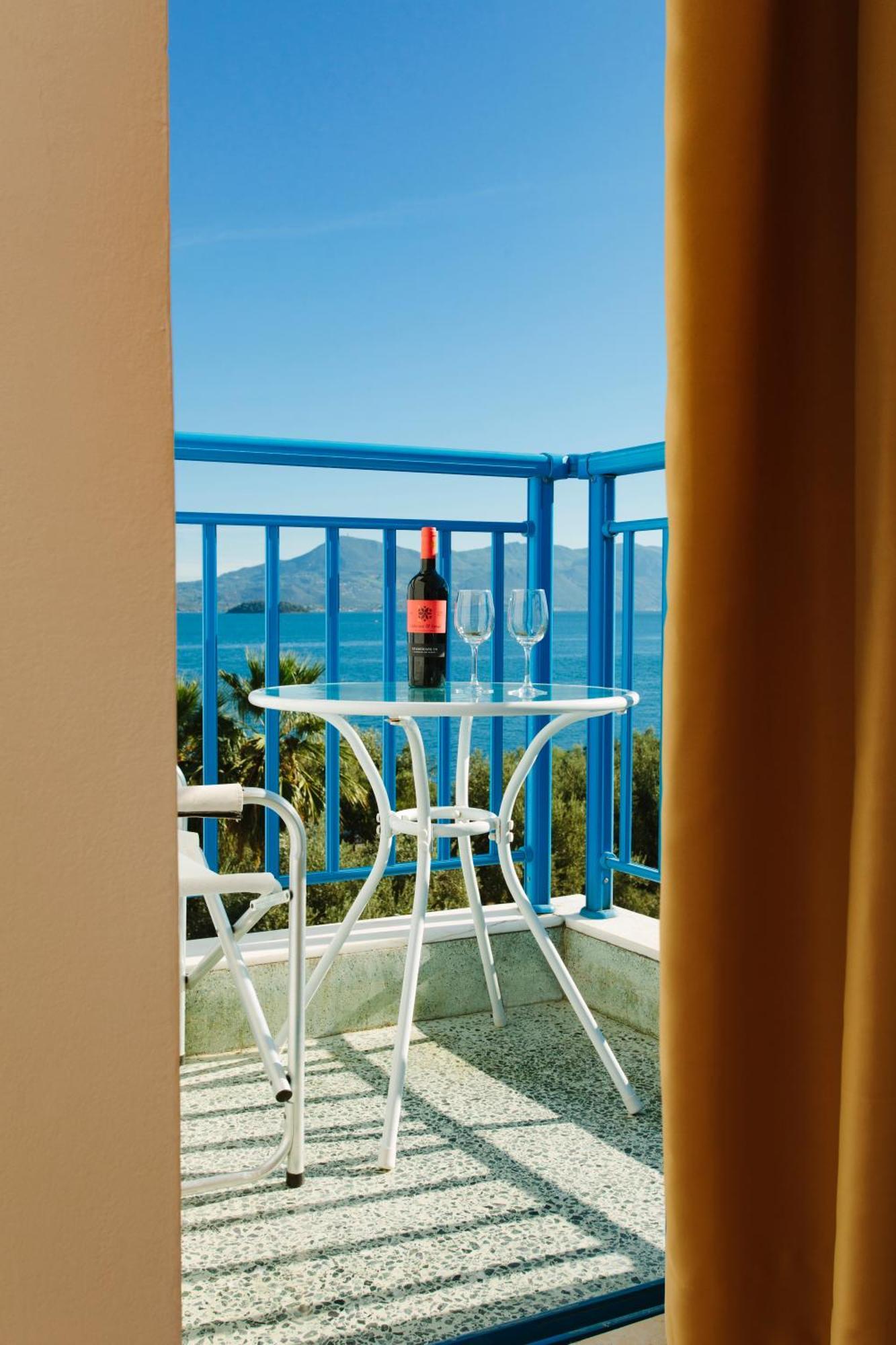 Hotel Sissy Kamena Vourla Buitenkant foto
