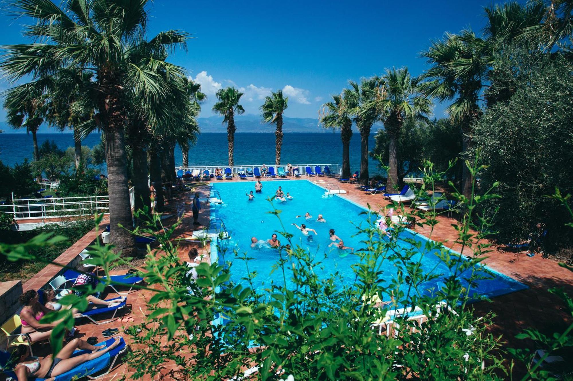 Hotel Sissy Kamena Vourla Buitenkant foto