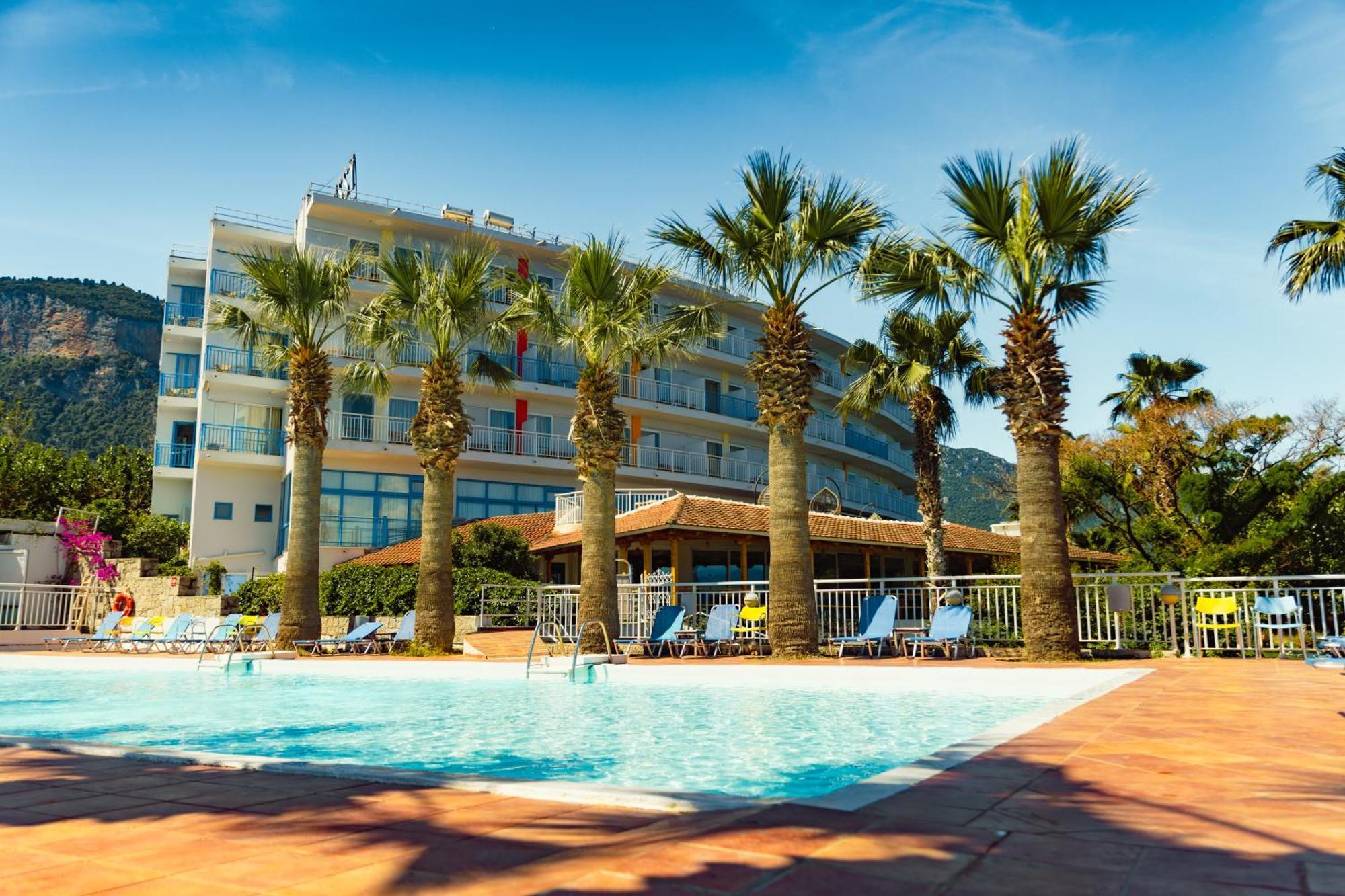 Hotel Sissy Kamena Vourla Buitenkant foto