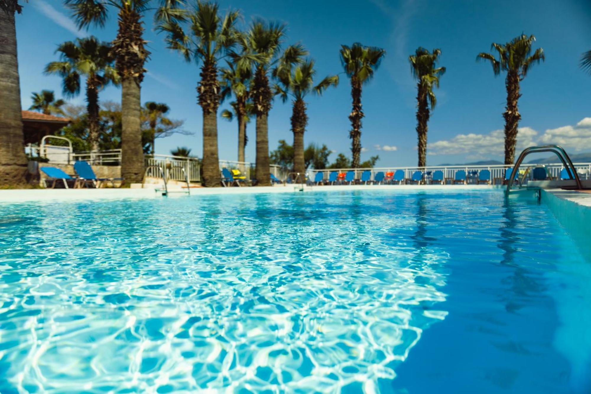 Hotel Sissy Kamena Vourla Buitenkant foto